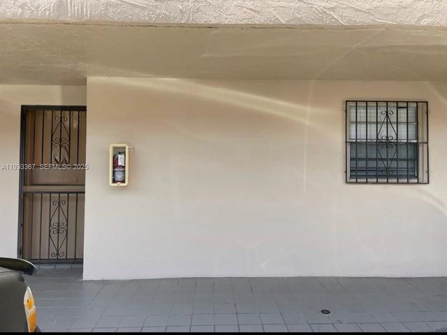 8893 Fontainebleau Blvd 103, Miami, FL 33172