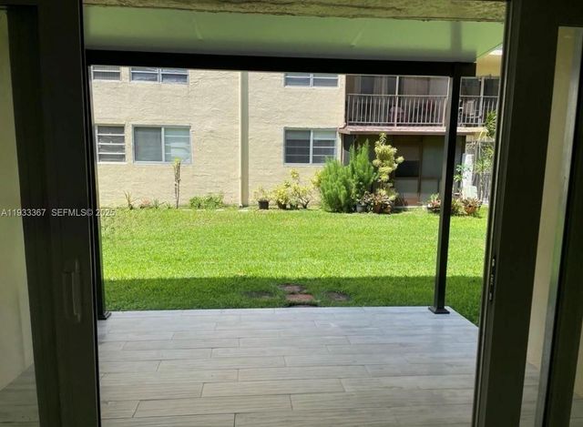 8893 Fontainebleau Blvd 103, Miami, FL 33172