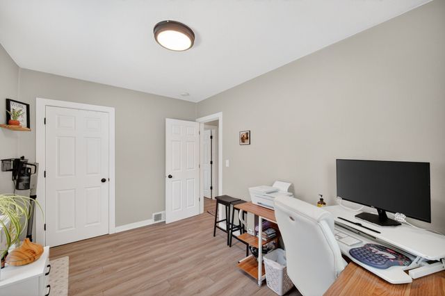 2700 Franklin Avenue, Des Moines, IA 50310