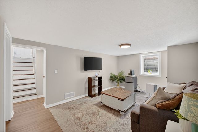 2700 Franklin Avenue, Des Moines, IA 50310