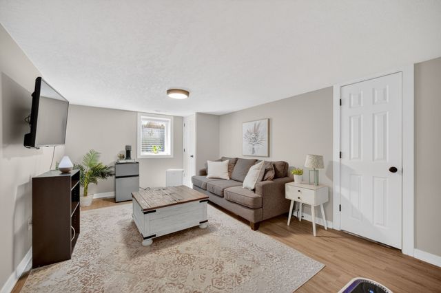 2700 Franklin Avenue, Des Moines, IA 50310