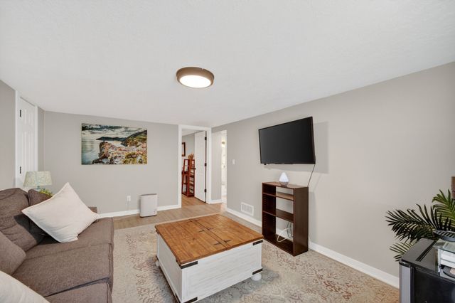 2700 Franklin Avenue, Des Moines, IA 50310