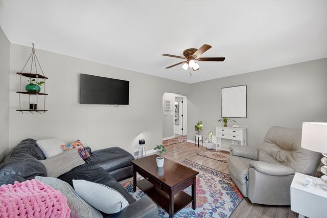 2700 Franklin Avenue, Des Moines, IA 50310