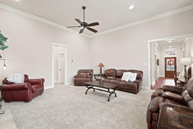 100 Capetown Circle, Montgomery, TX 77356