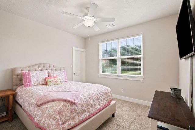 100 Capetown Circle, Montgomery, TX 77356