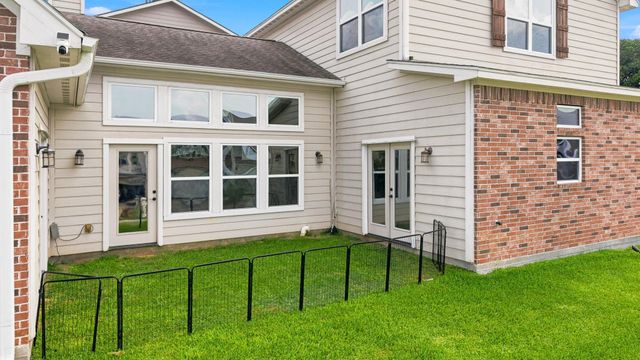 100 Capetown Circle, Montgomery, TX 77356