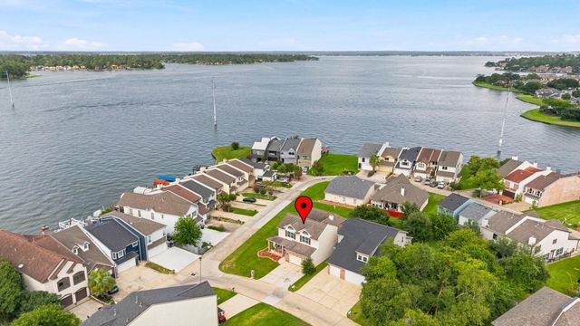 100 Capetown Circle, Montgomery, TX 77356