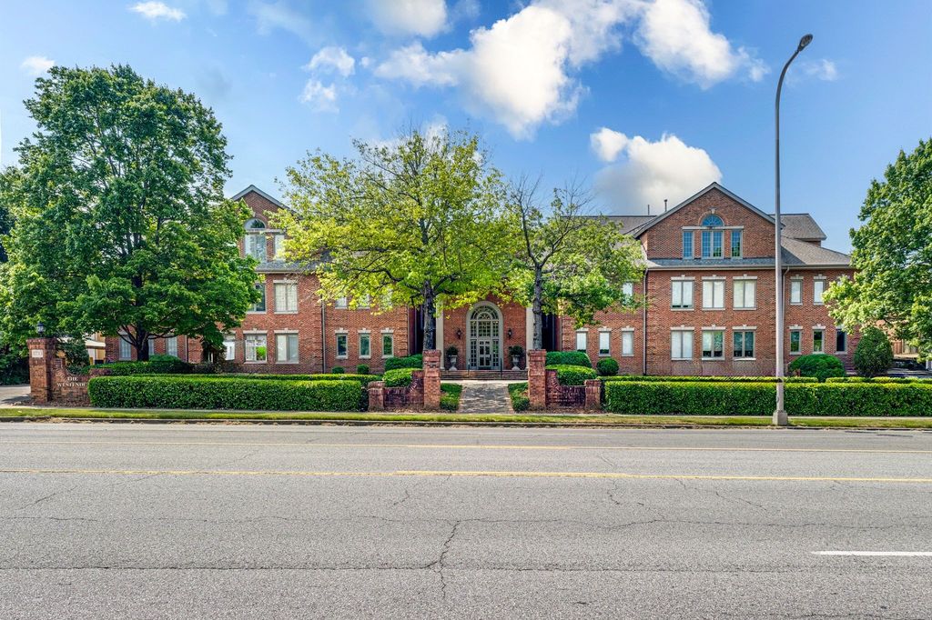 3733 West End Ave Apt 200, Nashville, TN 37205