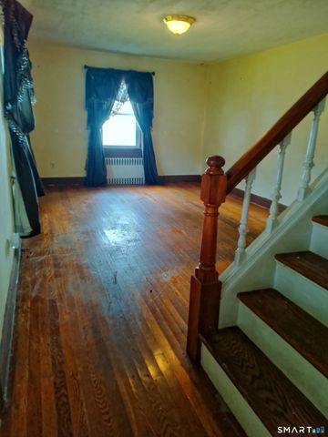 39 Wadsworth Street, East Hartford, CT 06118