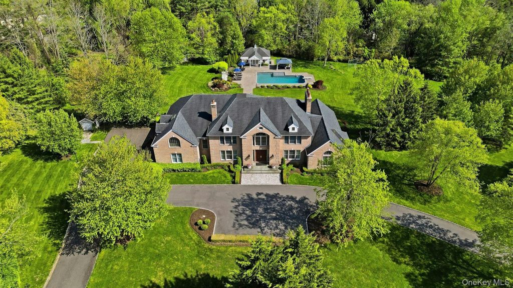 5 Westwood Court, Muttontown, NY 11545
