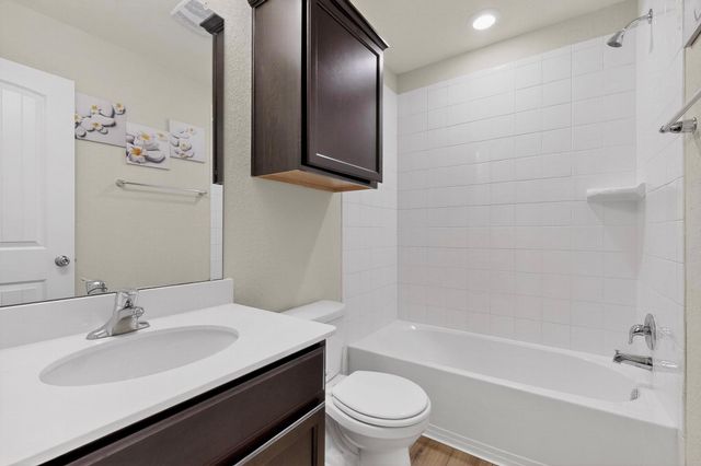 201 Nathaniel DR, Taylor, TX 76574