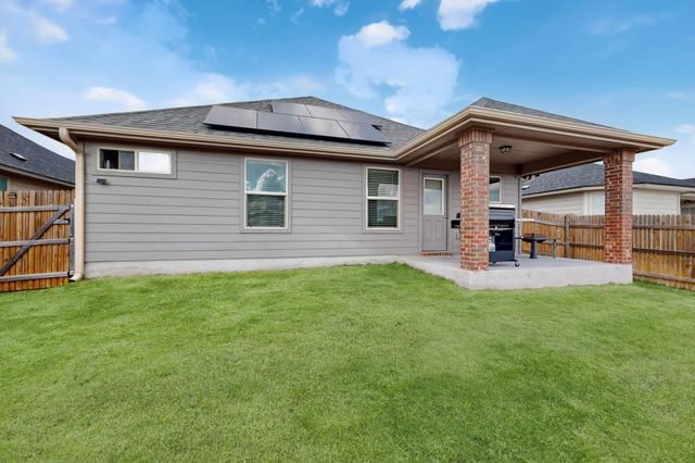 201 Nathaniel DR, Taylor, TX 76574