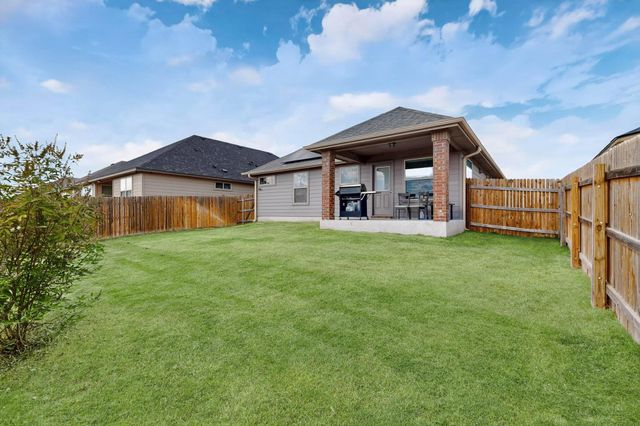 201 Nathaniel DR, Taylor, TX 76574