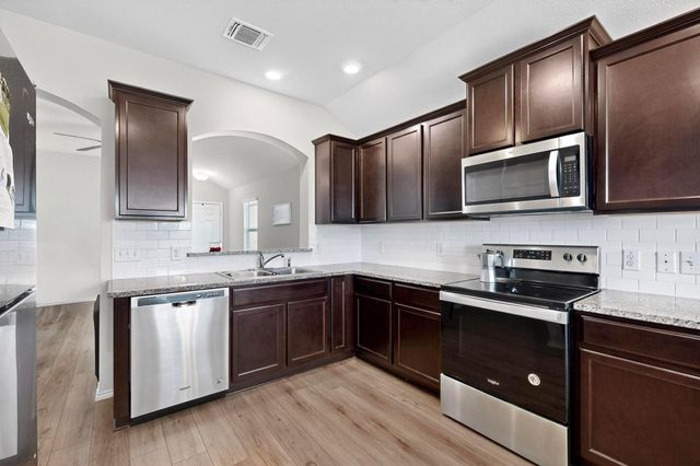 201 Nathaniel DR, Taylor, TX 76574