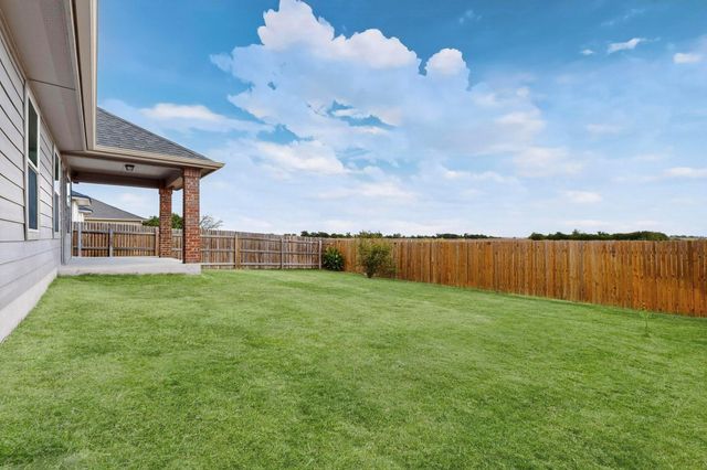 201 Nathaniel DR, Taylor, TX 76574