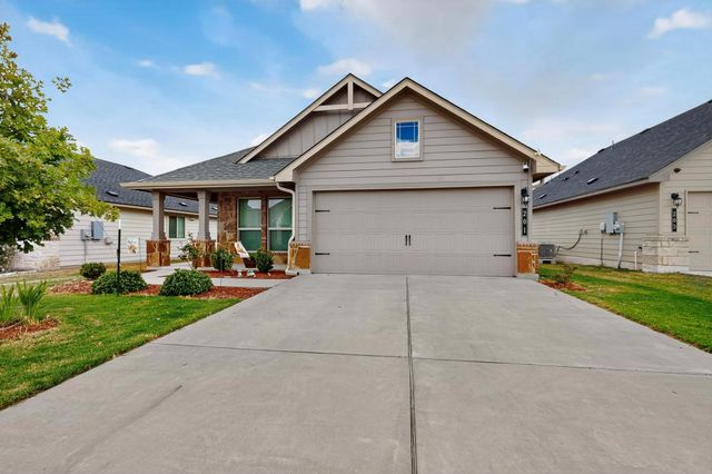 201 Nathaniel DR, Taylor, TX 76574