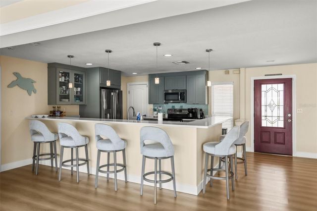 6360 2ND PALM POINT, St Petersburg, FL 33706