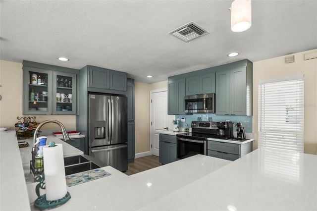 6360 2ND PALM POINT, St Petersburg, FL 33706