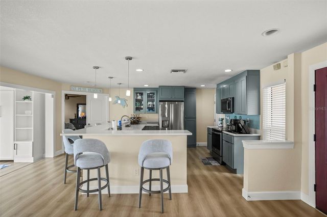 6360 2ND PALM POINT, St Petersburg, FL 33706