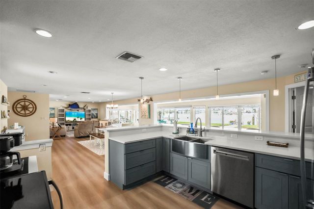 6360 2ND PALM POINT, St Petersburg, FL 33706