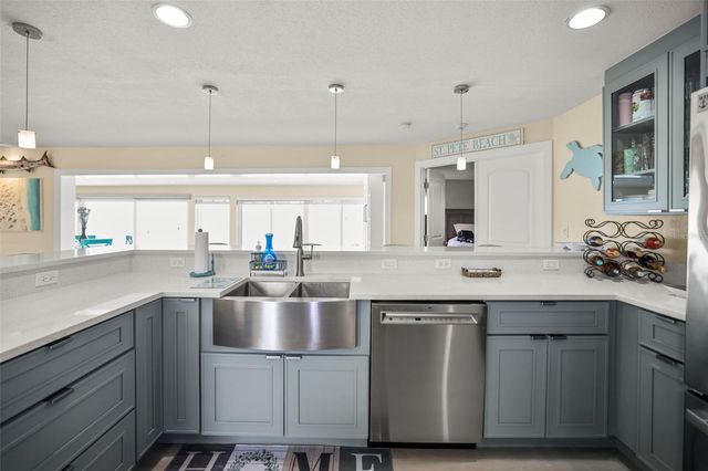 6360 2ND PALM POINT, St Petersburg, FL 33706
