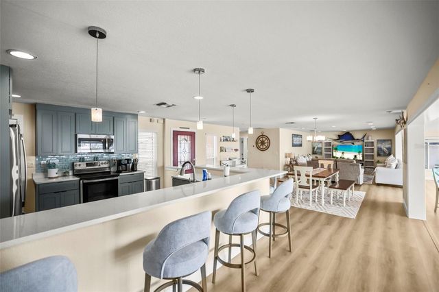 6360 2ND PALM POINT, St Petersburg, FL 33706