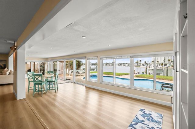 6360 2ND PALM POINT, St Petersburg, FL 33706