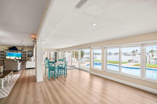 6360 2ND PALM POINT, St Petersburg, FL 33706
