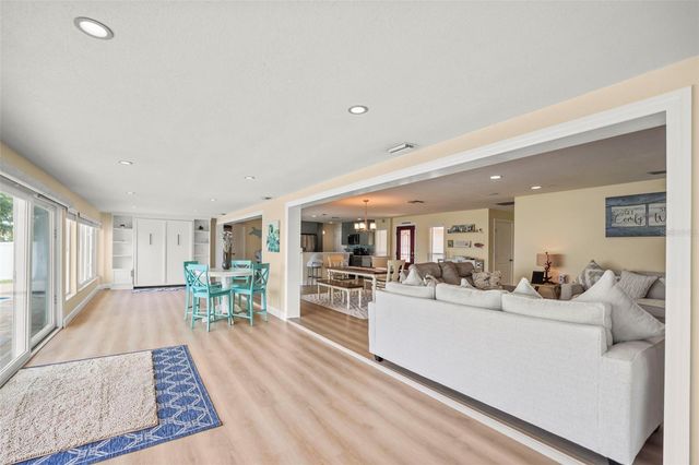 6360 2ND PALM POINT, St Petersburg, FL 33706