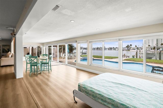 6360 2ND PALM POINT, St Petersburg, FL 33706