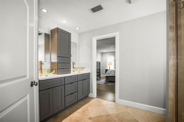 6360 2ND PALM POINT, St Petersburg, FL 33706