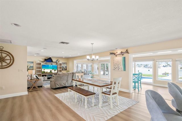 6360 2ND PALM POINT, St Petersburg, FL 33706