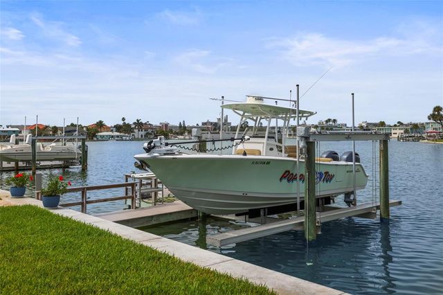6360 2ND PALM POINT, St Petersburg, FL 33706