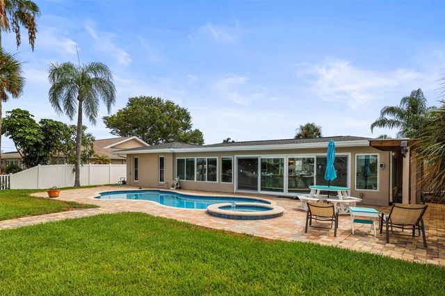 6360 2ND PALM POINT, St Petersburg, FL 33706