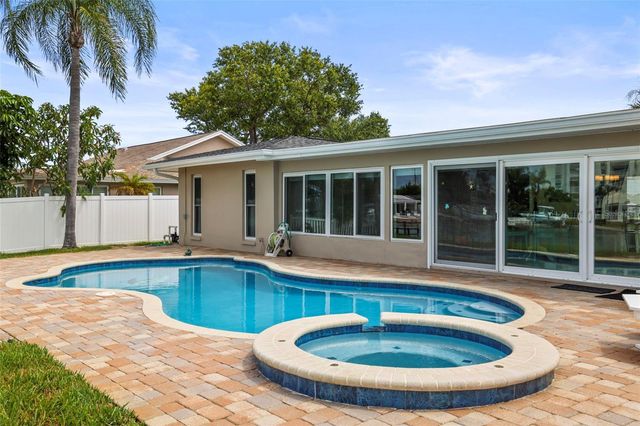 6360 2ND PALM POINT, St Petersburg, FL 33706