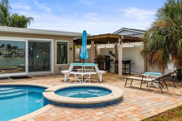 6360 2ND PALM POINT, St Petersburg, FL 33706