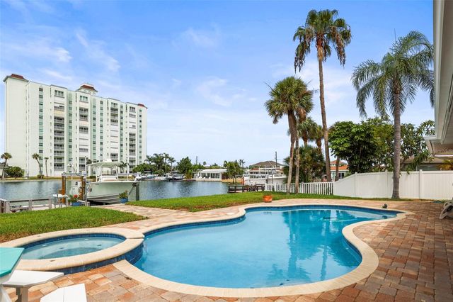 6360 2ND PALM POINT, St Petersburg, FL 33706