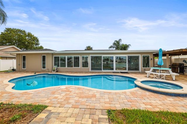 6360 2ND PALM POINT, St Petersburg, FL 33706