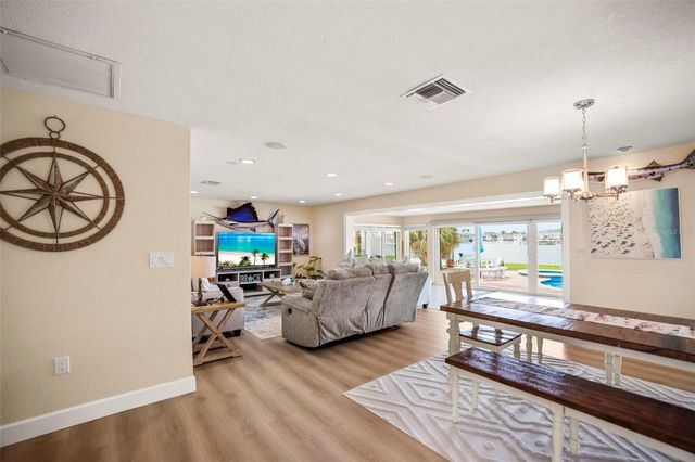 6360 2ND PALM POINT, St Petersburg, FL 33706