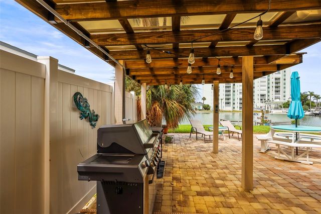 6360 2ND PALM POINT, St Petersburg, FL 33706