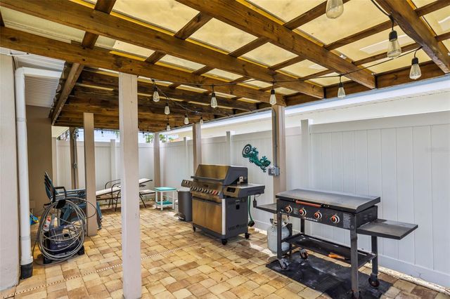6360 2ND PALM POINT, St Petersburg, FL 33706
