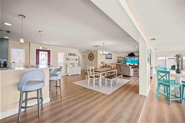 6360 2ND PALM POINT, St Petersburg, FL 33706