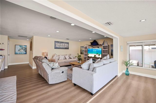 6360 2ND PALM POINT, St Petersburg, FL 33706