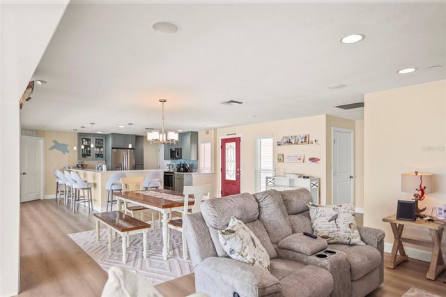 6360 2ND PALM POINT, St Petersburg, FL 33706