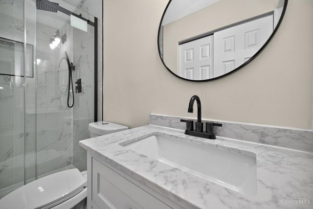 4074 E Kemper Road, Sharonville, OH 45241