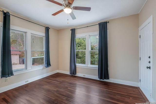 515 E COURTLAND PL, San Antonio, TX 78212