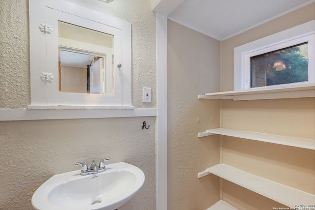 515 E COURTLAND PL, San Antonio, TX 78212