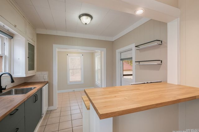 515 E COURTLAND PL, San Antonio, TX 78212