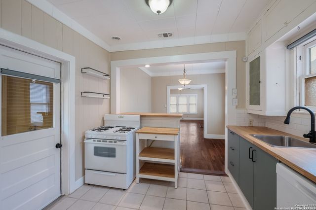 515 E COURTLAND PL, San Antonio, TX 78212