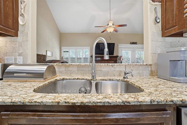 2209 SW Edinburough Dr, Lawton, OK 73505